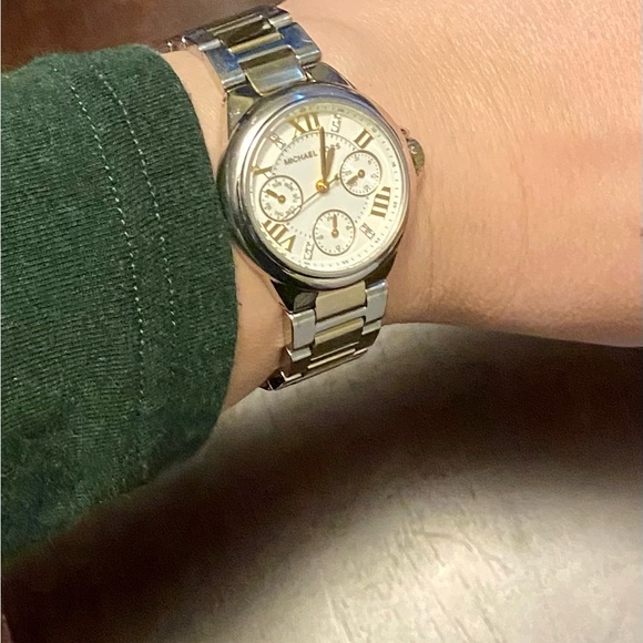 Elegant Silver and Gold Tone Michael Kors Wristwatch - Picture 3 of 10